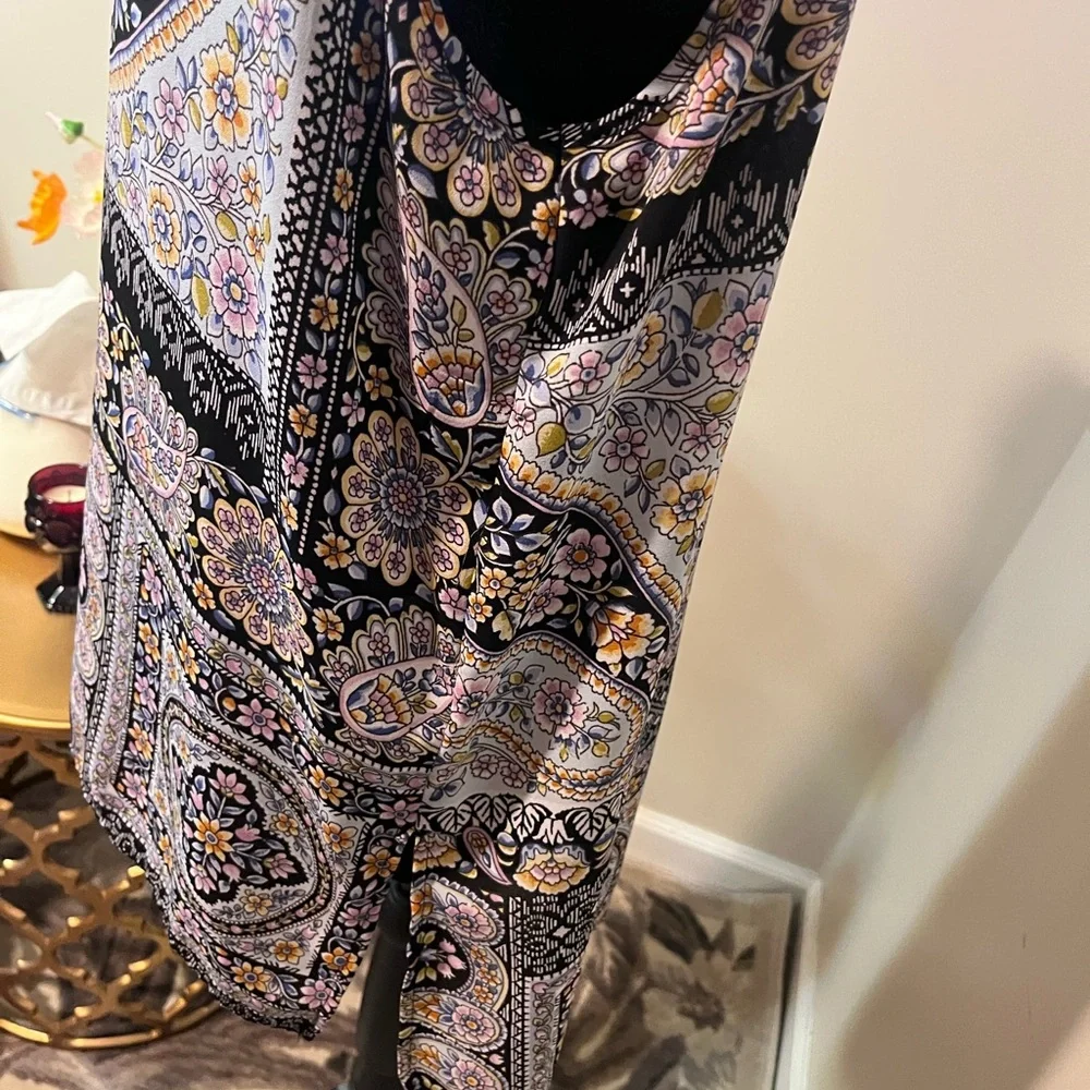Floral & Ivy Paisley Print Sleeveless Blouse - Picture 6 of 8